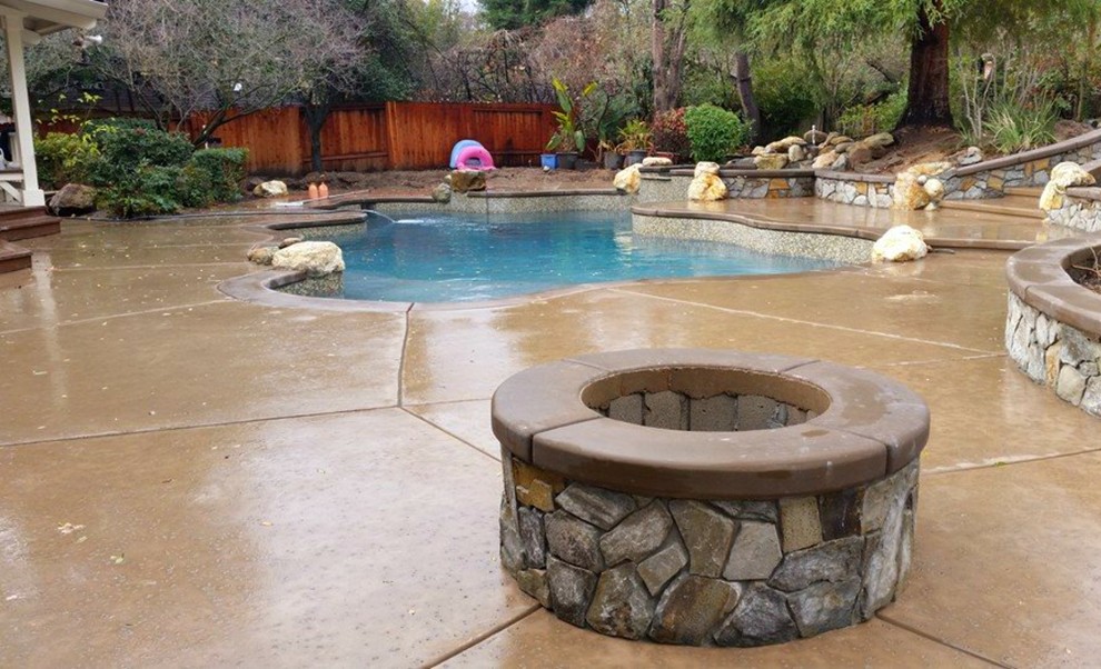 Hot tub - mid-sized transitional backyard custom-shaped and concrete natural hot tub idea in Sacramento