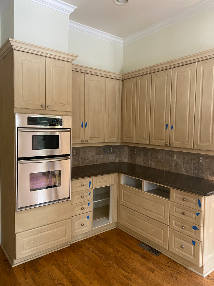 Example of a transitional kitchen design in Charlotte