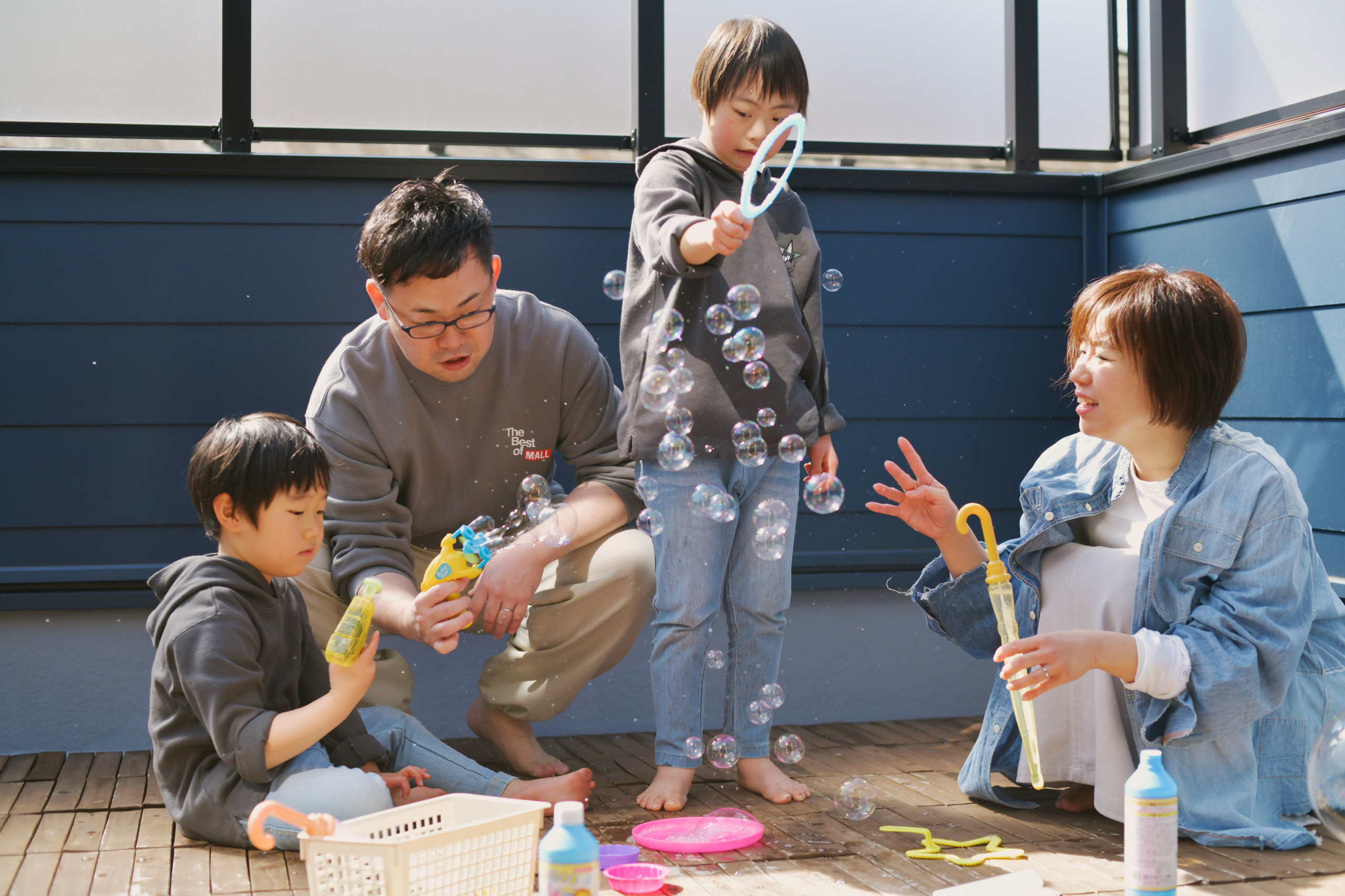 家族の笑顔輝く自然素材の家