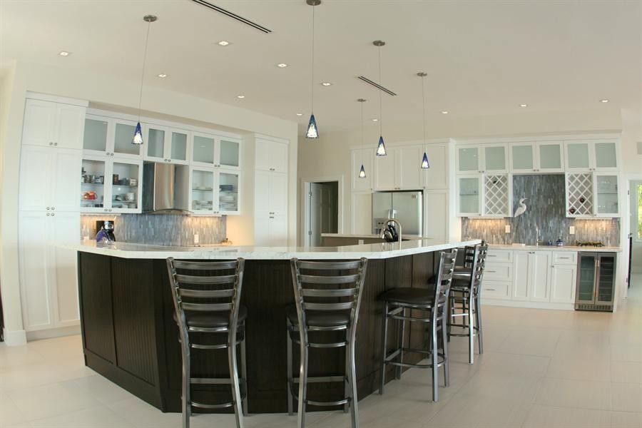 Kitchen - transitional kitchen idea in San Diego