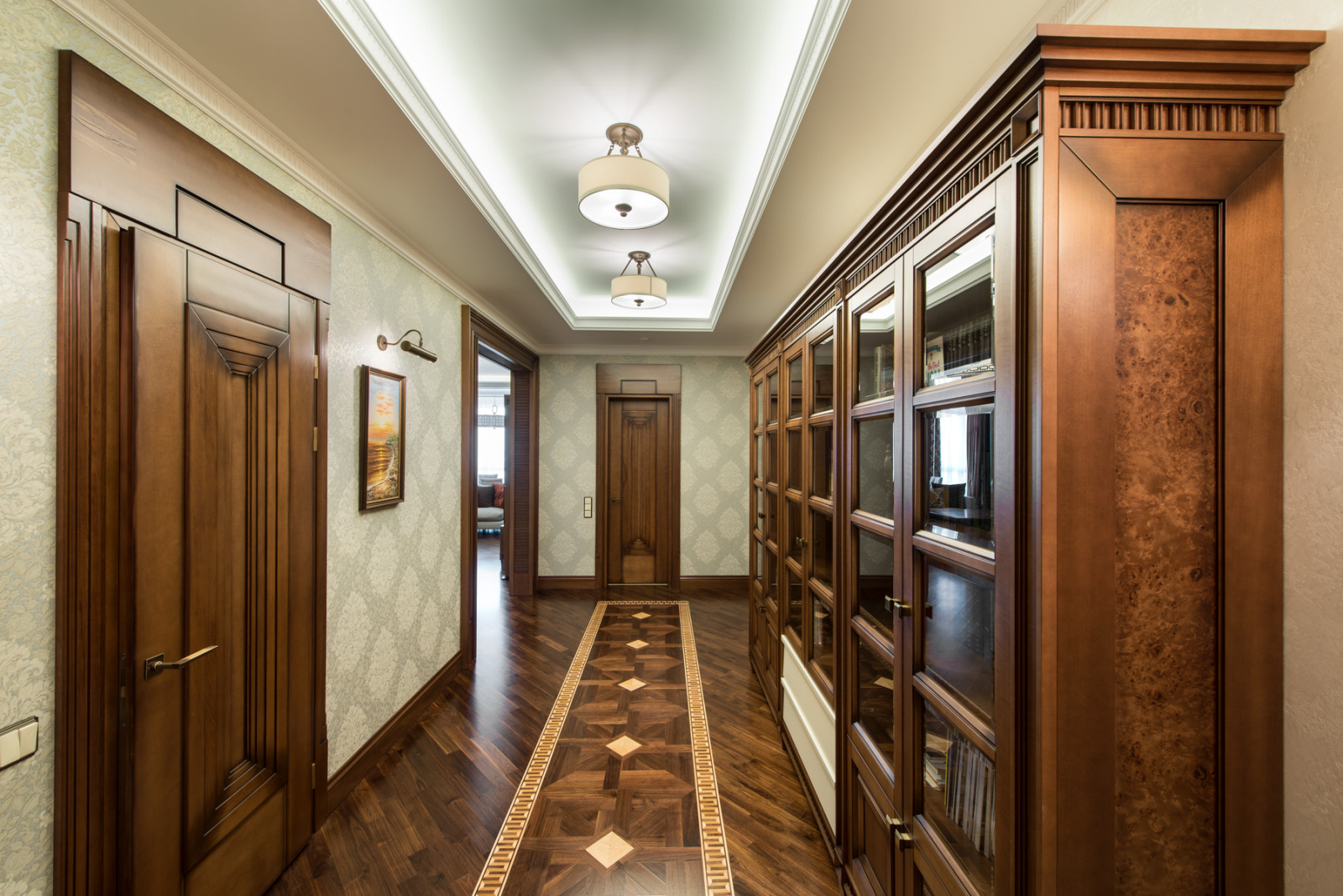 Прихожая - вид от входной двери