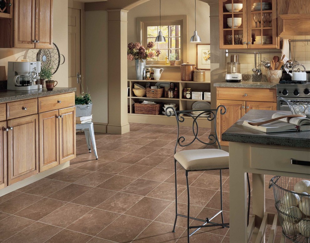 Transitional kitchen photo in Chicago
