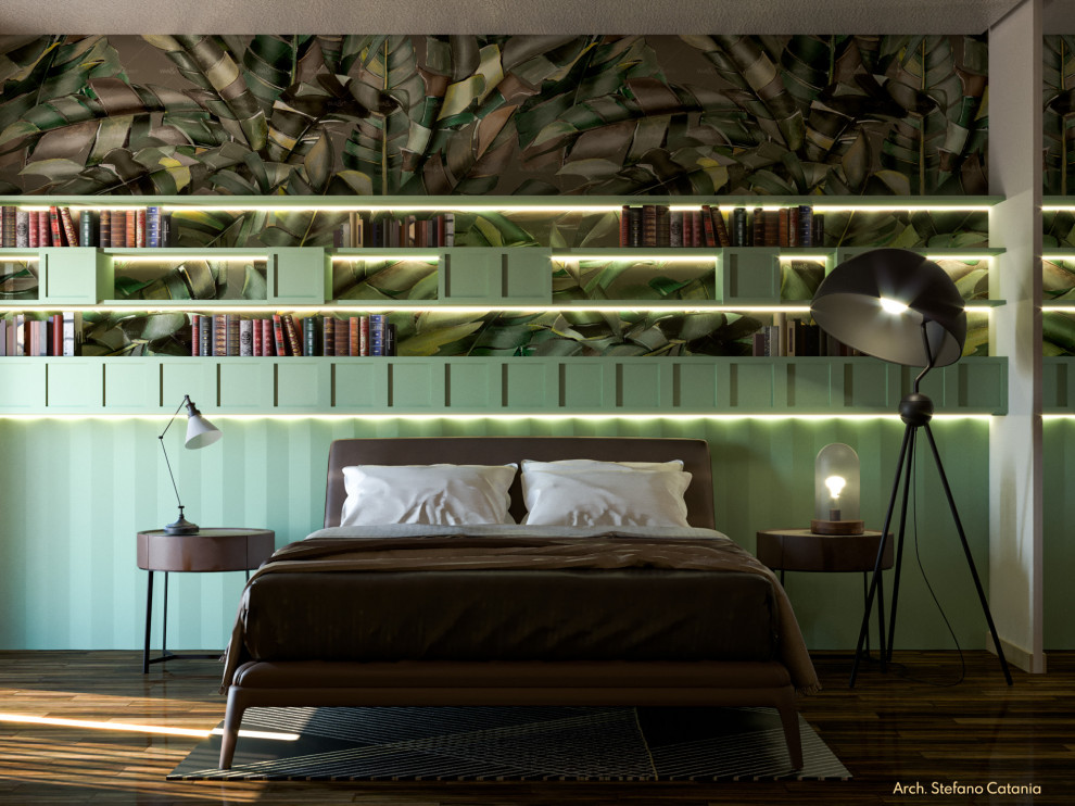 Cette image montre une chambre parentale minimaliste de taille moyenne avec un mur multicolore, parquet foncé et du papier peint.