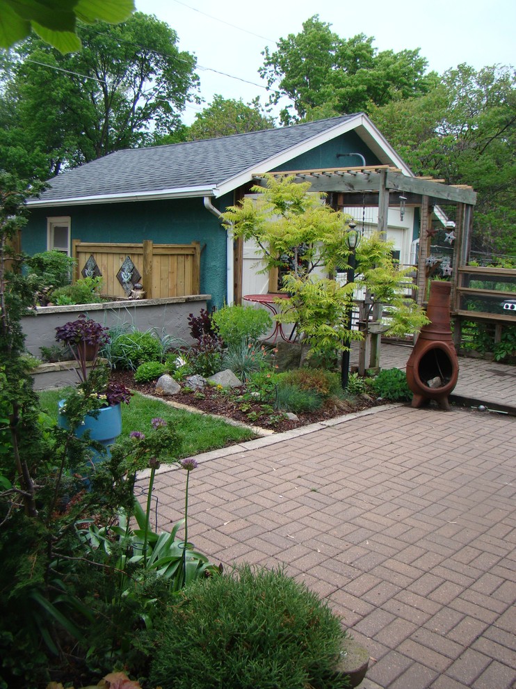 Large eclectic home design photo