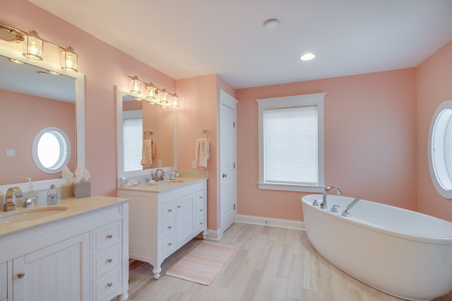 Lewes Beach beach-style-bathroom