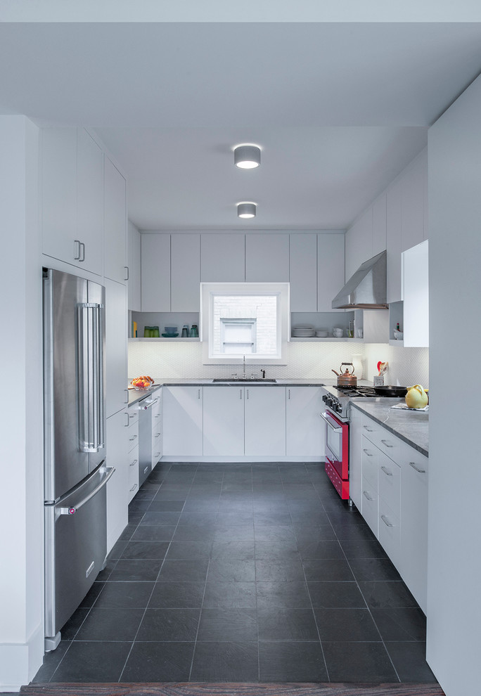 Design ideas for a mid-sized modern u-shaped eat-in kitchen in Houston with an undermount sink, flat-panel cabinets, white cabinets, soapstone benchtops, white splashback, ceramic splashback, stainless steel appliances, slate floors and no island.