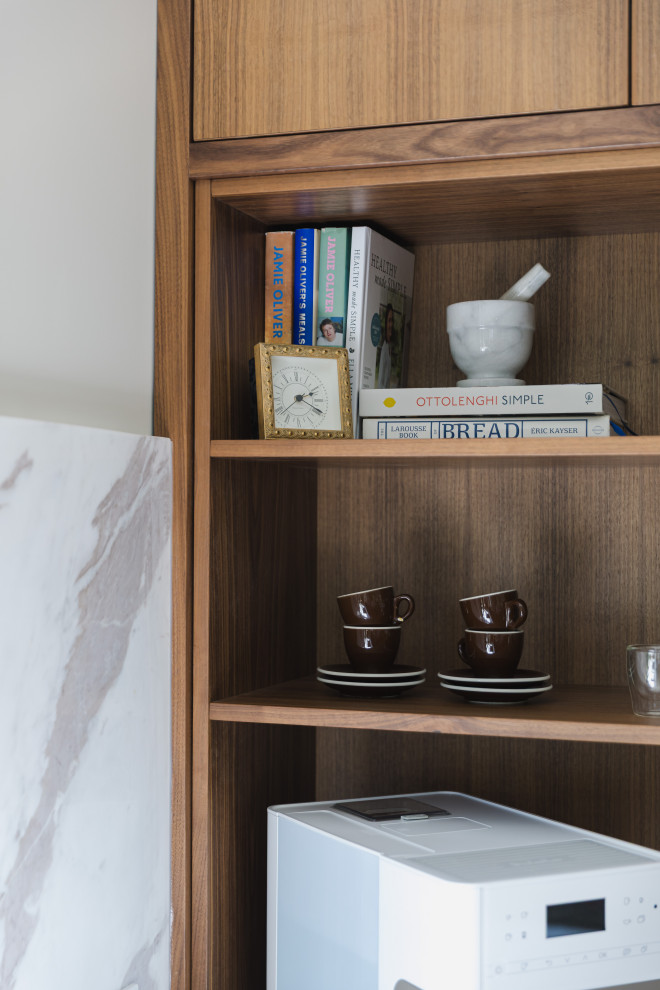 Example of a transitional kitchen design in Ottawa