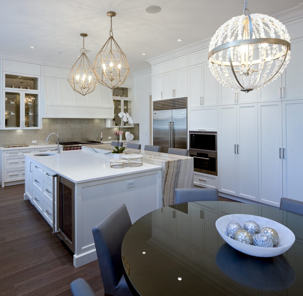 Kitchen - transitional kitchen idea in Orlando