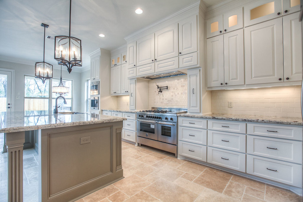 Transitional kitchen photo in Houston