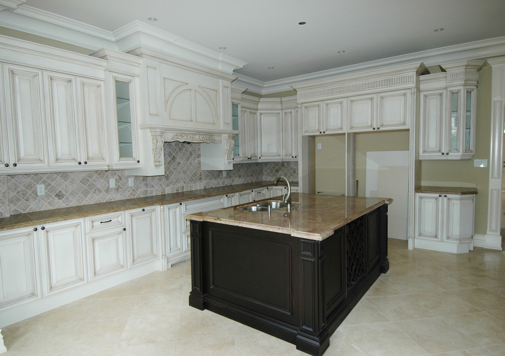 Transitional kitchen photo in Toronto