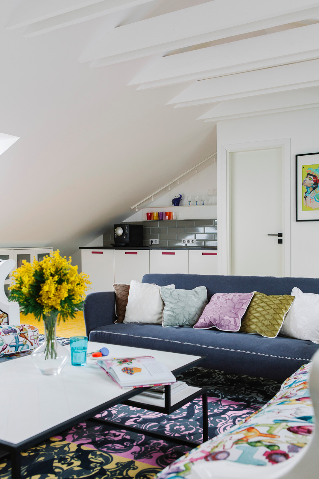 Яркий современный дизайн трехэтажного таунхауса площадью 230 кв.м в КП Бристоль