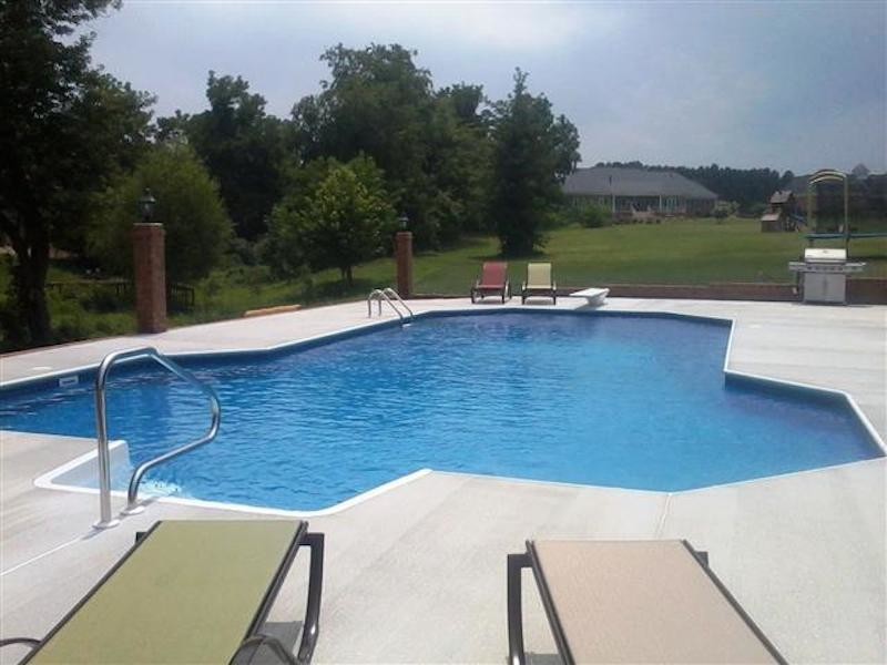 Example of a backyard custom-shaped pool design