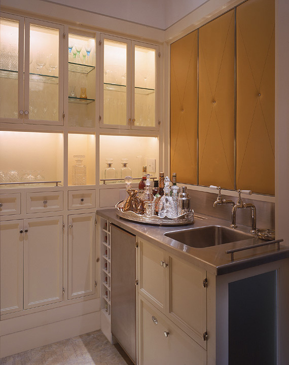 This is an example of a small transitional home bar in New York.