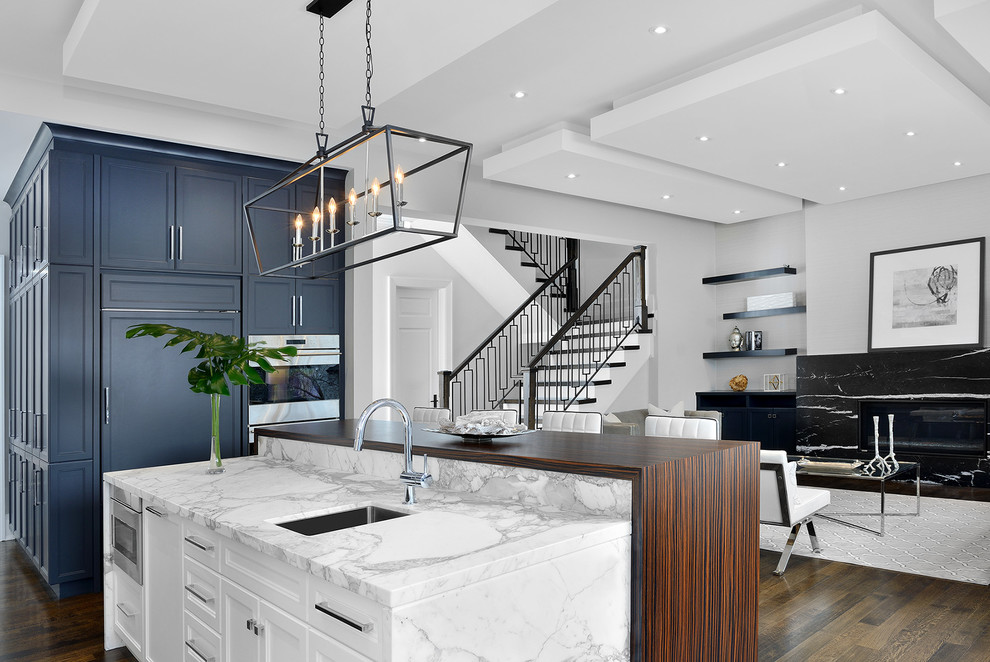 Design ideas for an expansive transitional home design in Toronto.