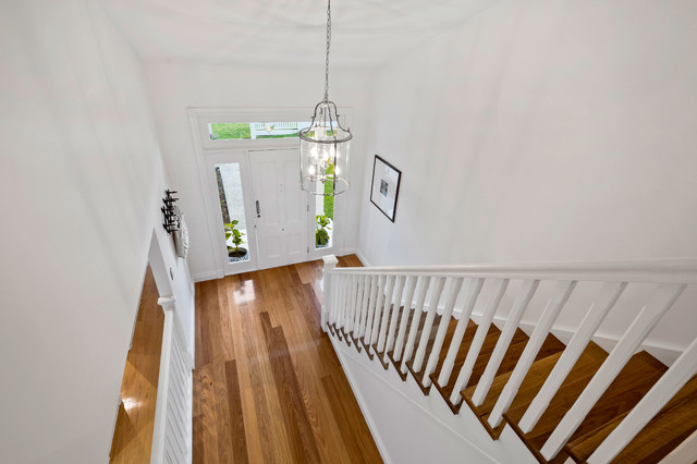 Classic Hamptons traditional-entrance