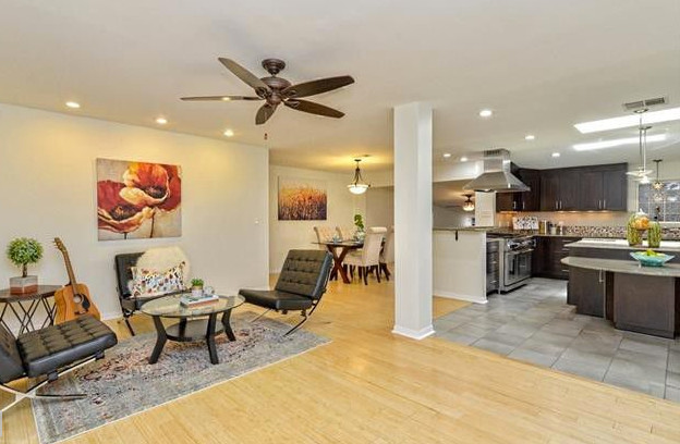 Home design - transitional home design idea in Austin