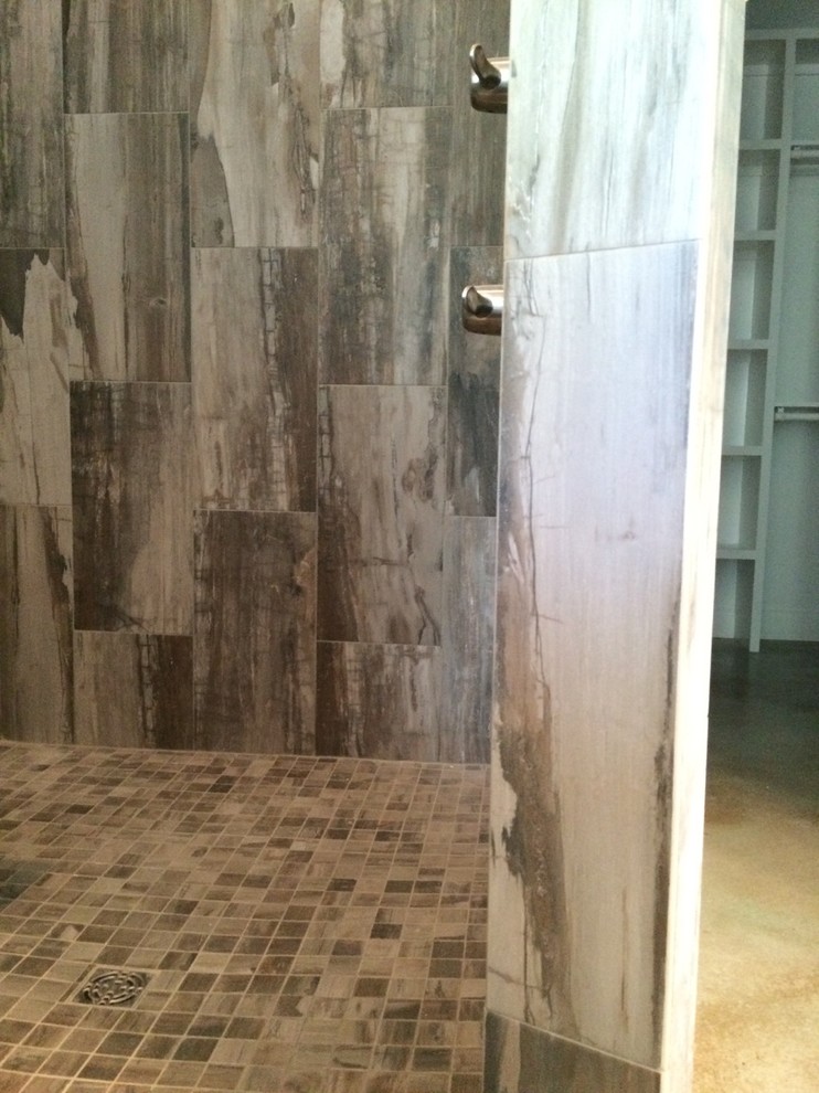 Example of a transitional bathroom design in Miami
