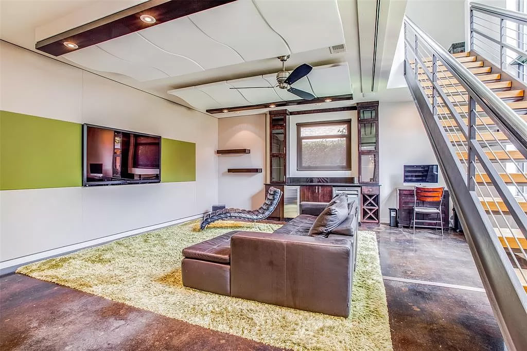 CONTEMPORARY  MEDIA ROOM
