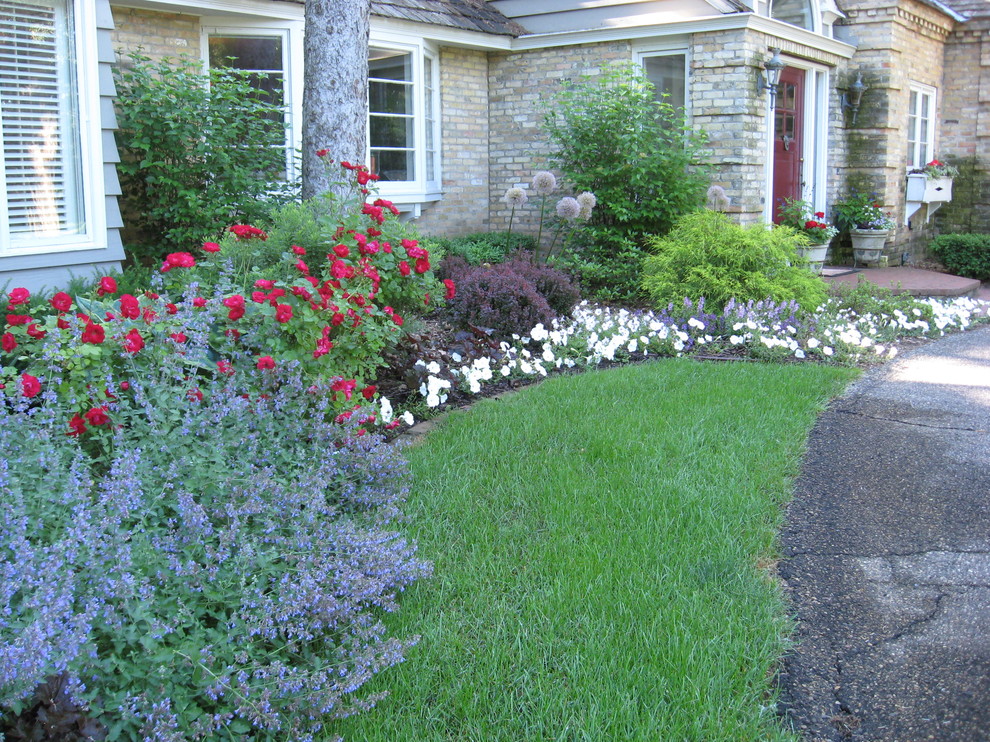 This is an example of a traditional garden in Minneapolis.