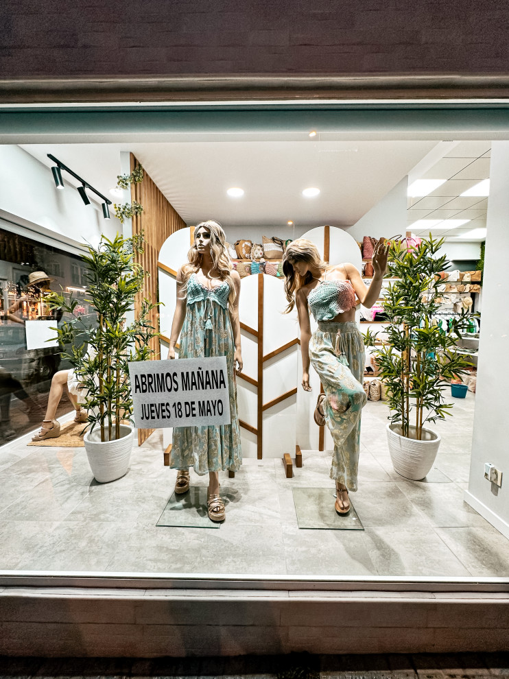 ESCAPARATE - TIENDA DE ROPA