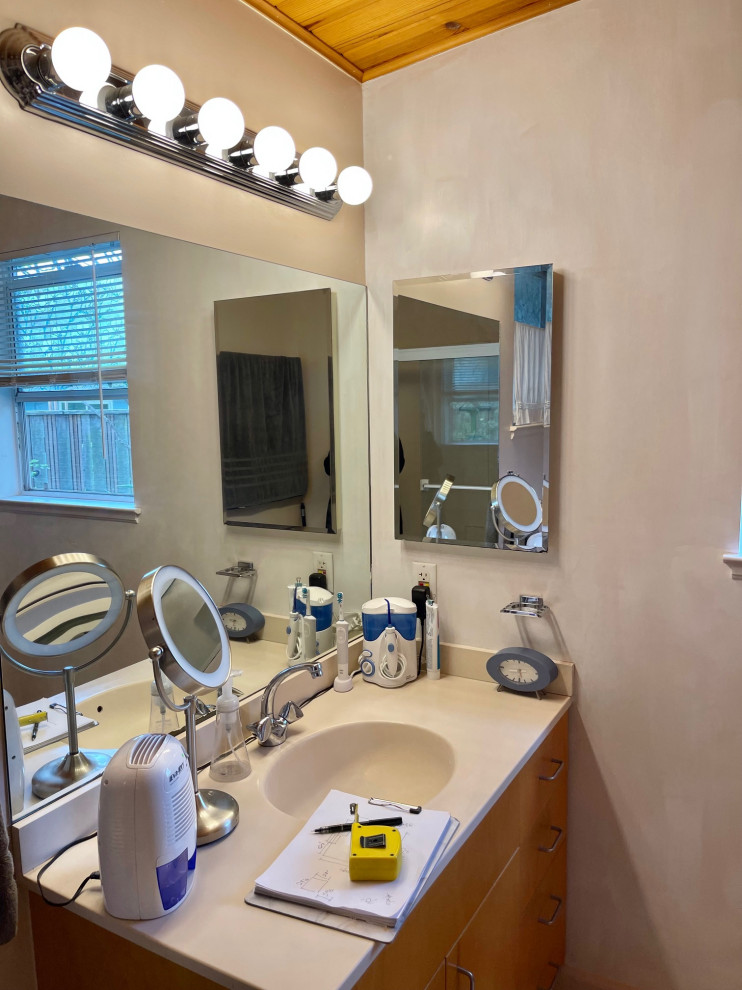 Stacked Tile Master Bathroom in El Cerrito