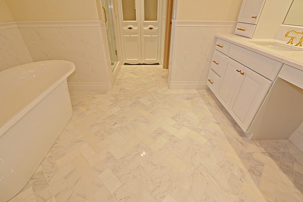 Transitional home design photo in Phoenix