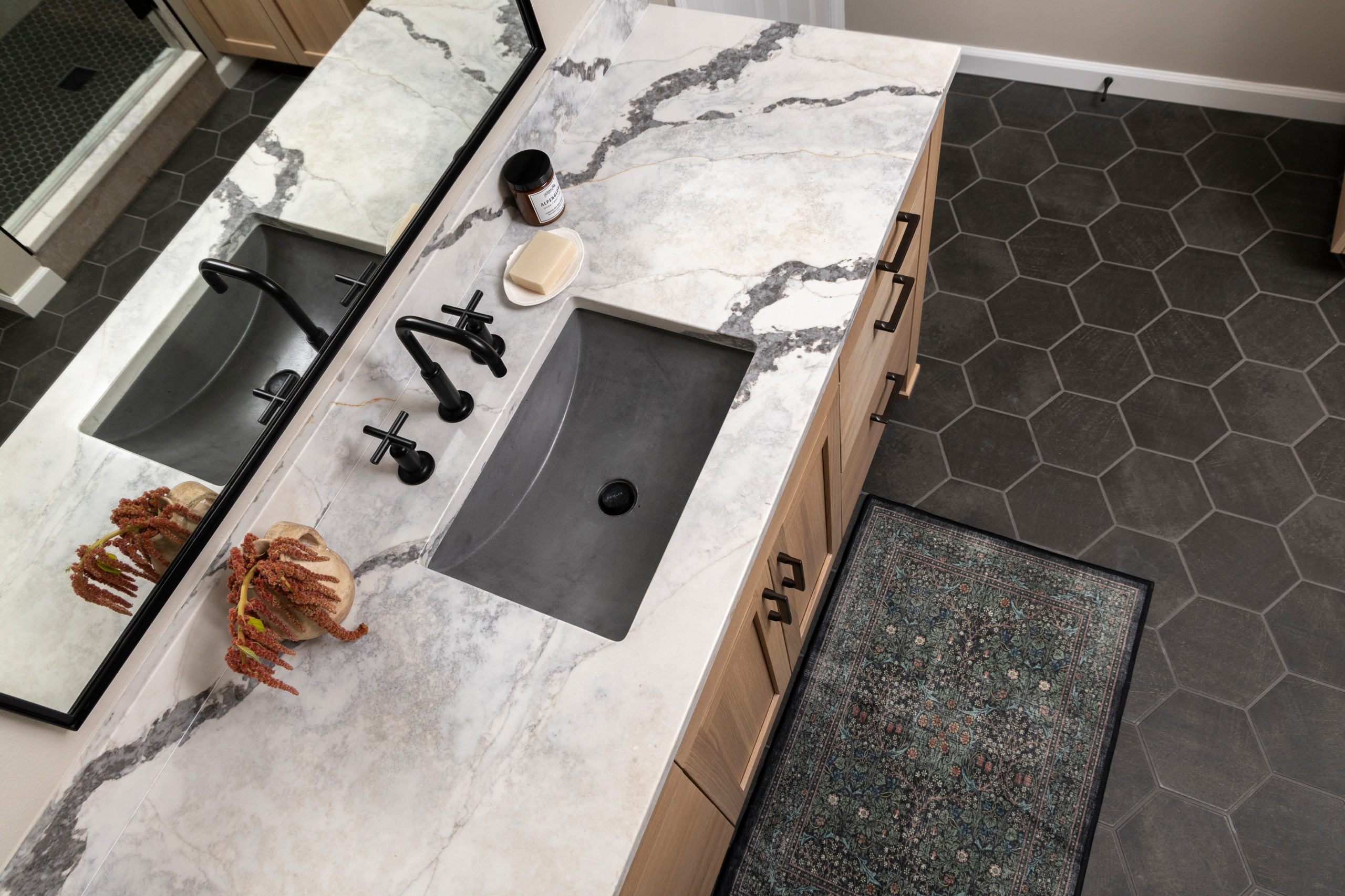 Oak & Onyx Elegance