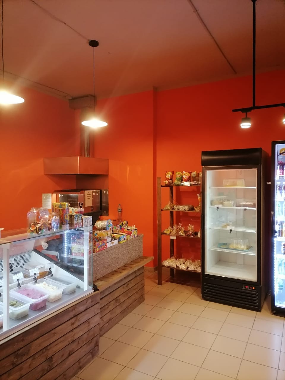 Покраска стен и потолков в 2 цвета