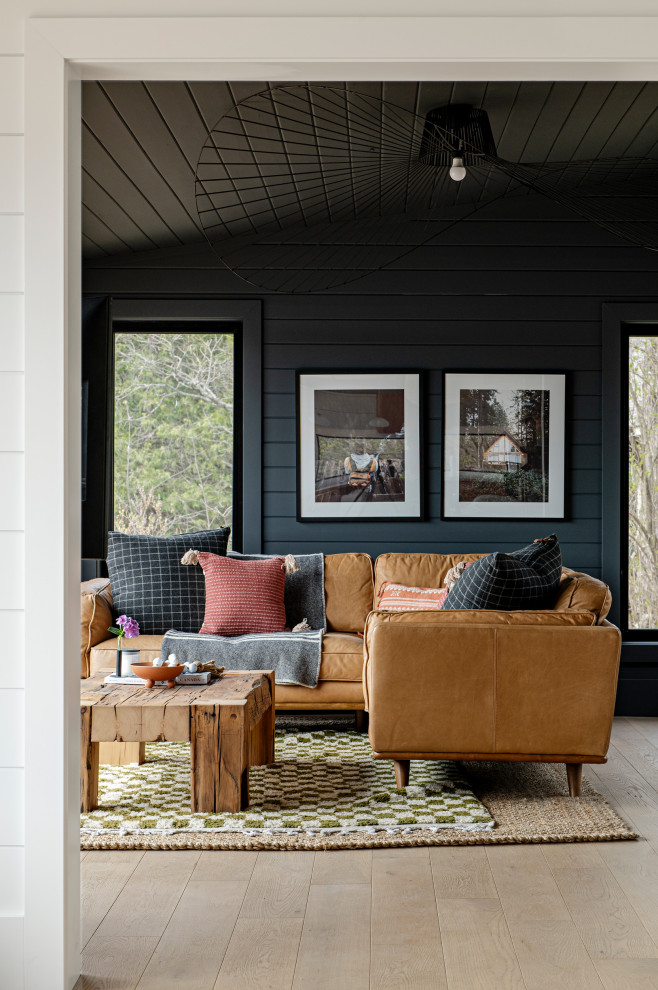Home design - rustic home design idea in Toronto