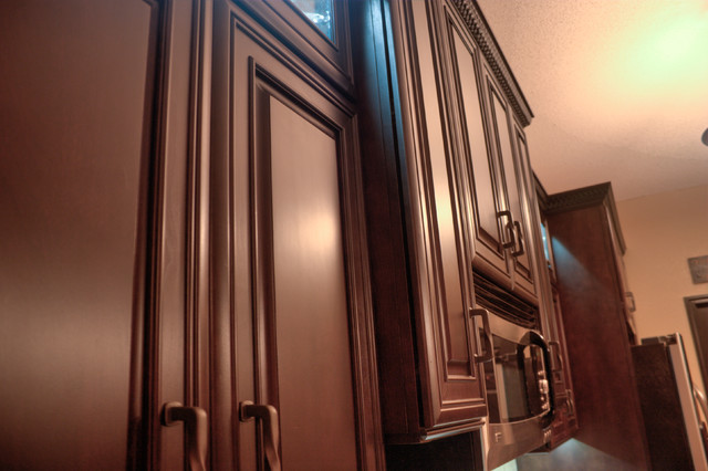 Transitional transitional-kitchen