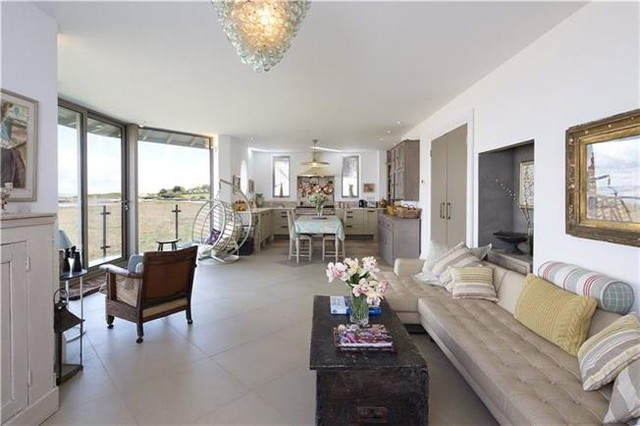 Beachcliff House maritim-vardagsrum