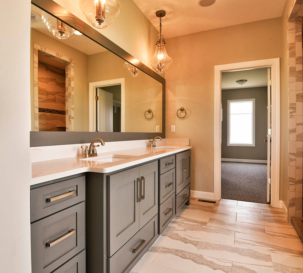 Trendy home design photo in Phoenix