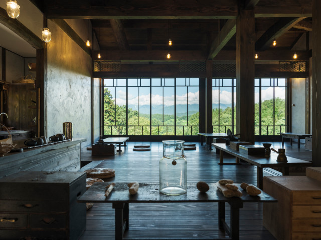 土間の家 japanisch-modern-esszimmer