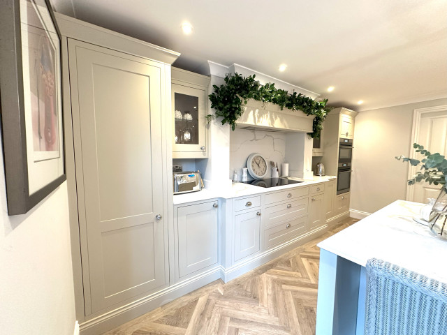 Bespoke In Frame Painted Shaker Breakfasting Kitchen klassisk-koek