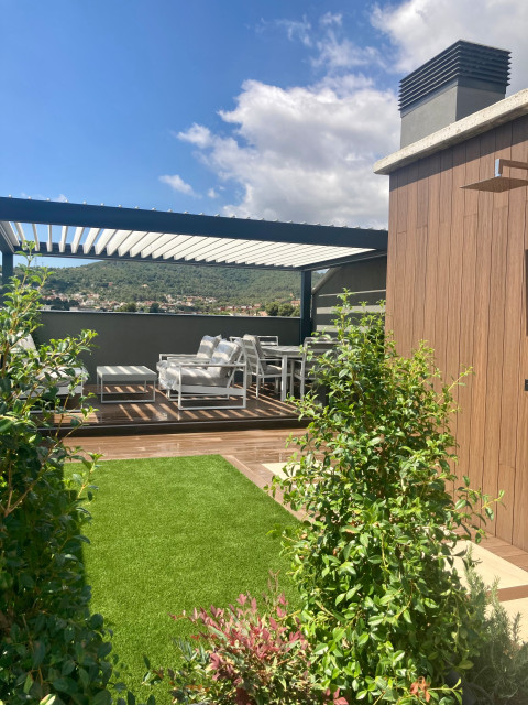 SantBoi contemporary-deck