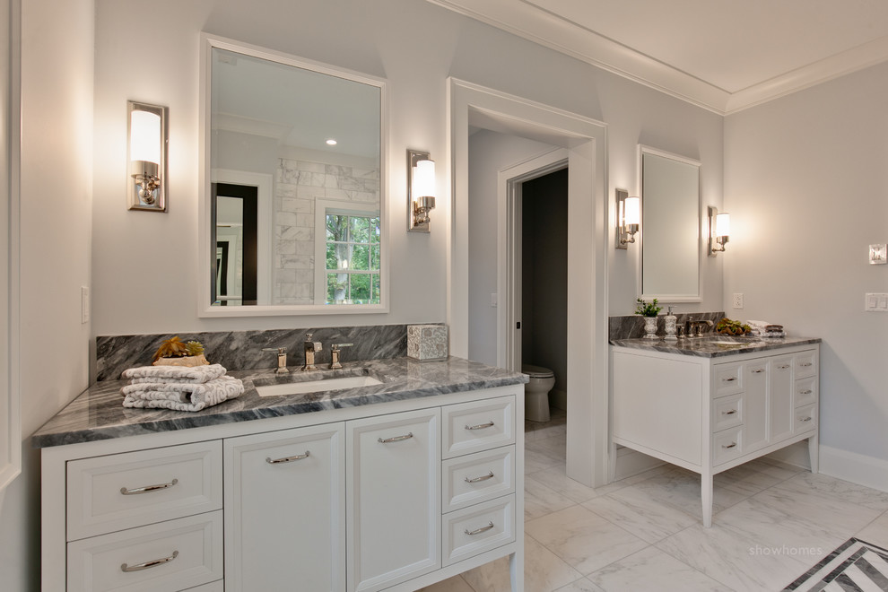 Home design - transitional home design idea in Chicago