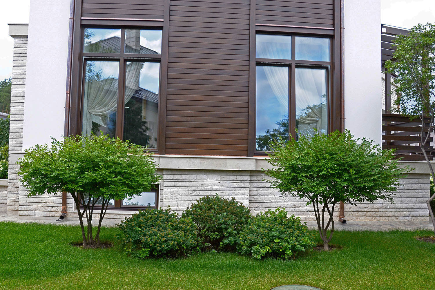 Современный сад в КП "Бенелюкс" вилла 1