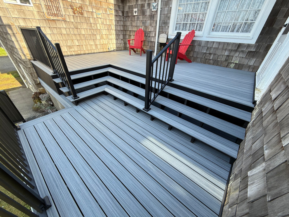 Beach style deck photo in Seattle