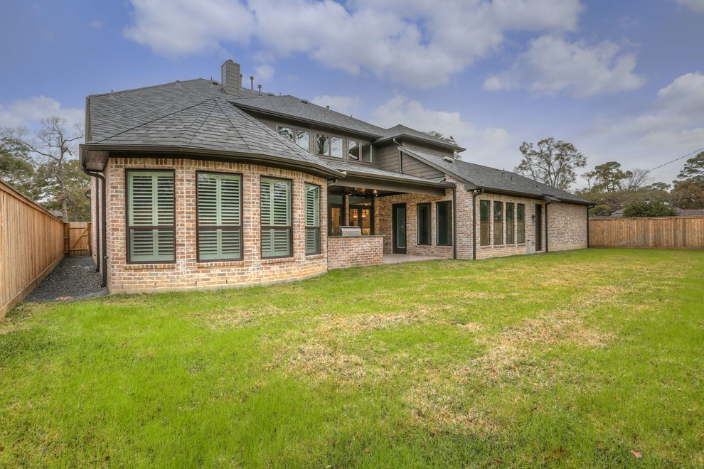 Home design - transitional home design idea in Houston