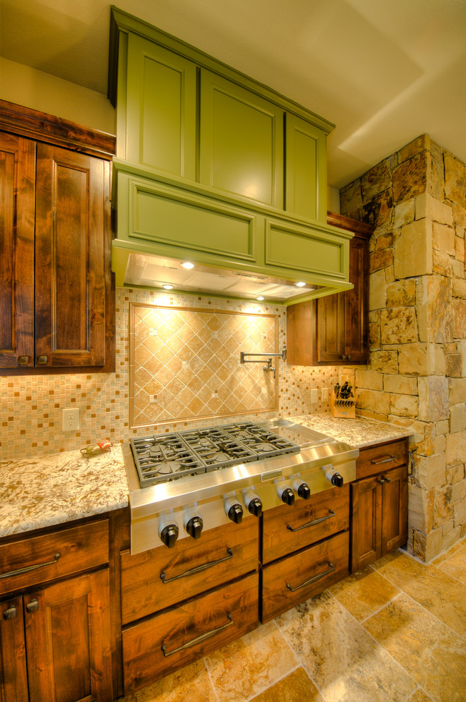 This is an example of a country kitchen in Austin.