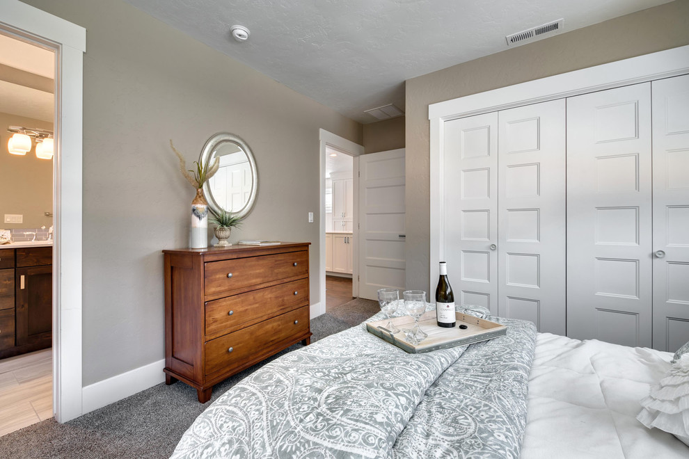 Small arts and crafts master bedroom in Boise with grey walls and carpet.