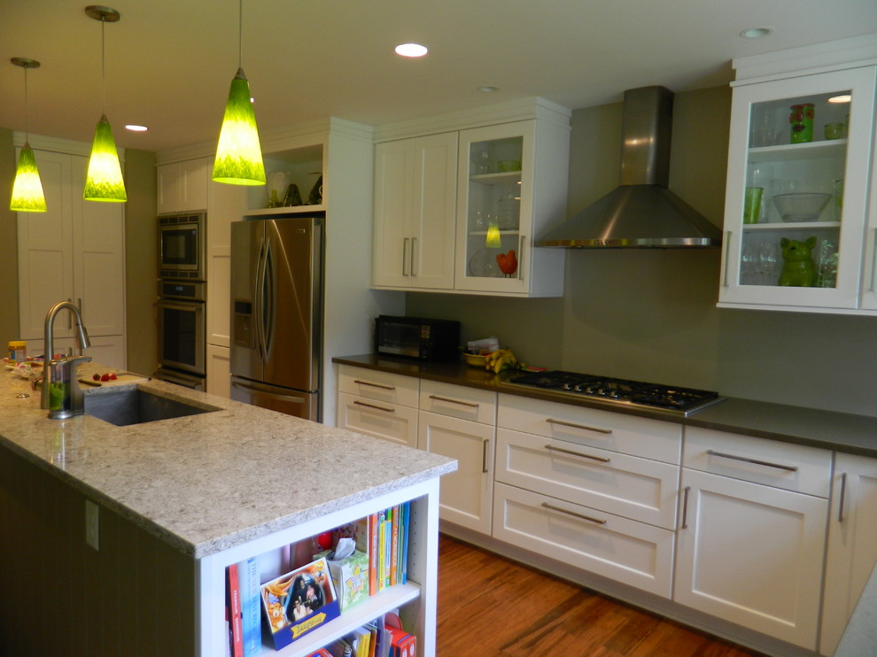 Kitchen - transitional kitchen idea
