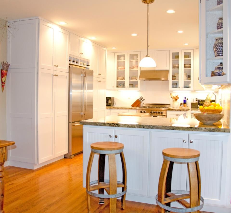 Eat-in kitchen - transitional u-shaped eat-in kitchen idea in San Francisco with an undermount sink, shaker cabinets, white cabinets, granite countertops, white backsplash, subway tile backsplash and stainless steel appliances