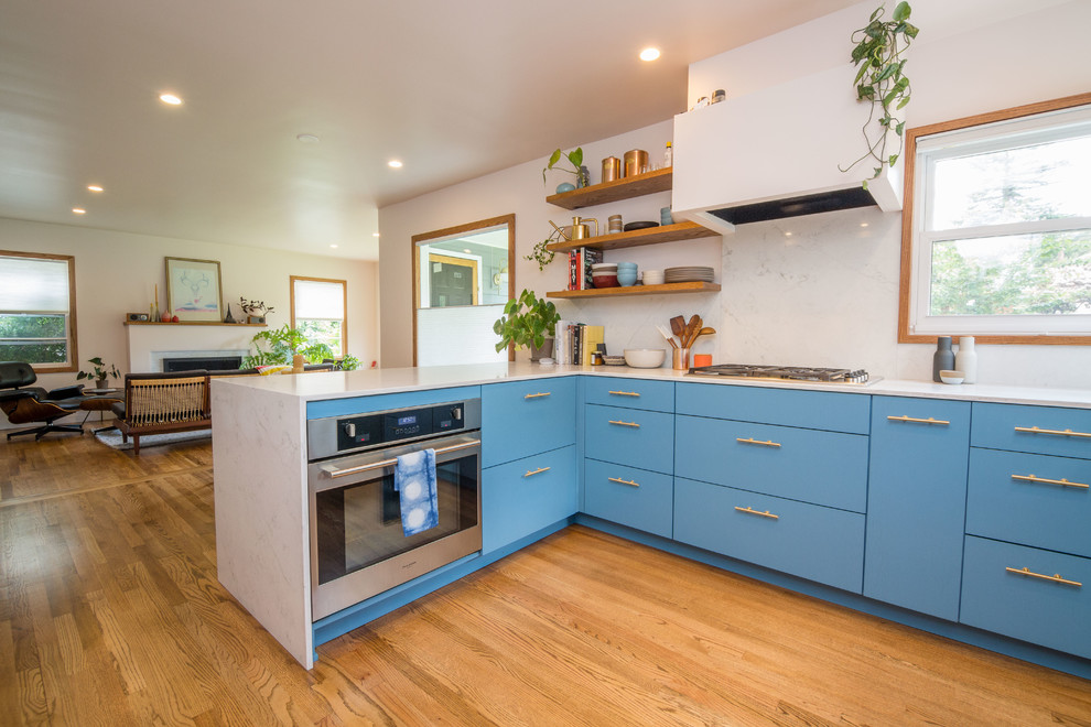 This is an example of a retro kitchen in Portland.