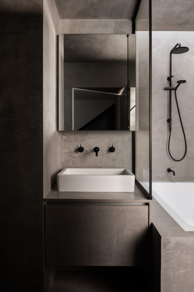 This is an example of a contemporary bathroom in Perth.