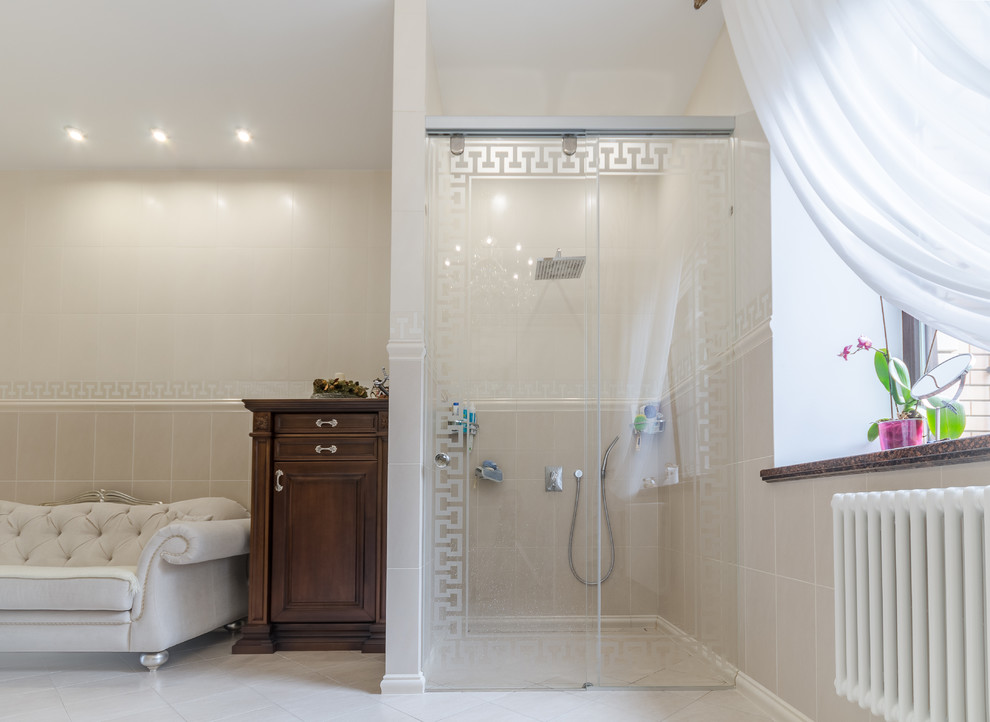 Раздвижные душевые перегородки из закаленного стекла