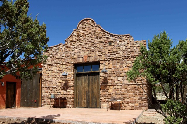 Starvation Ghost Ranch amerikansk-southwestern-hus-og-facade
