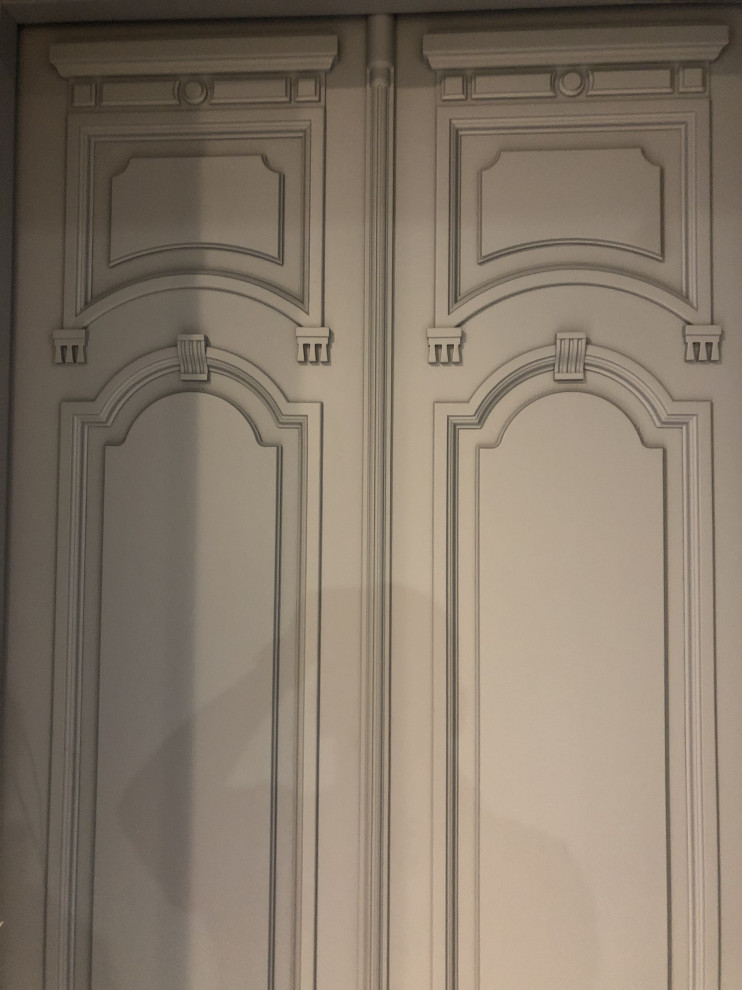 Историчсекие двери на Бронной