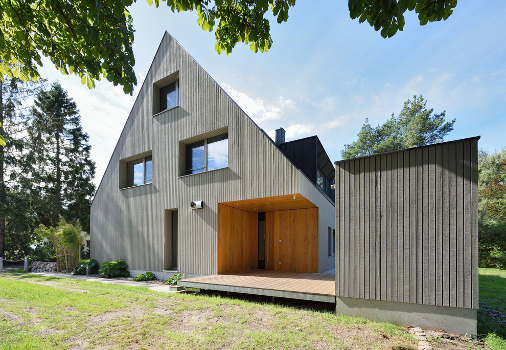 This is an example of a contemporary exterior in Berlin.