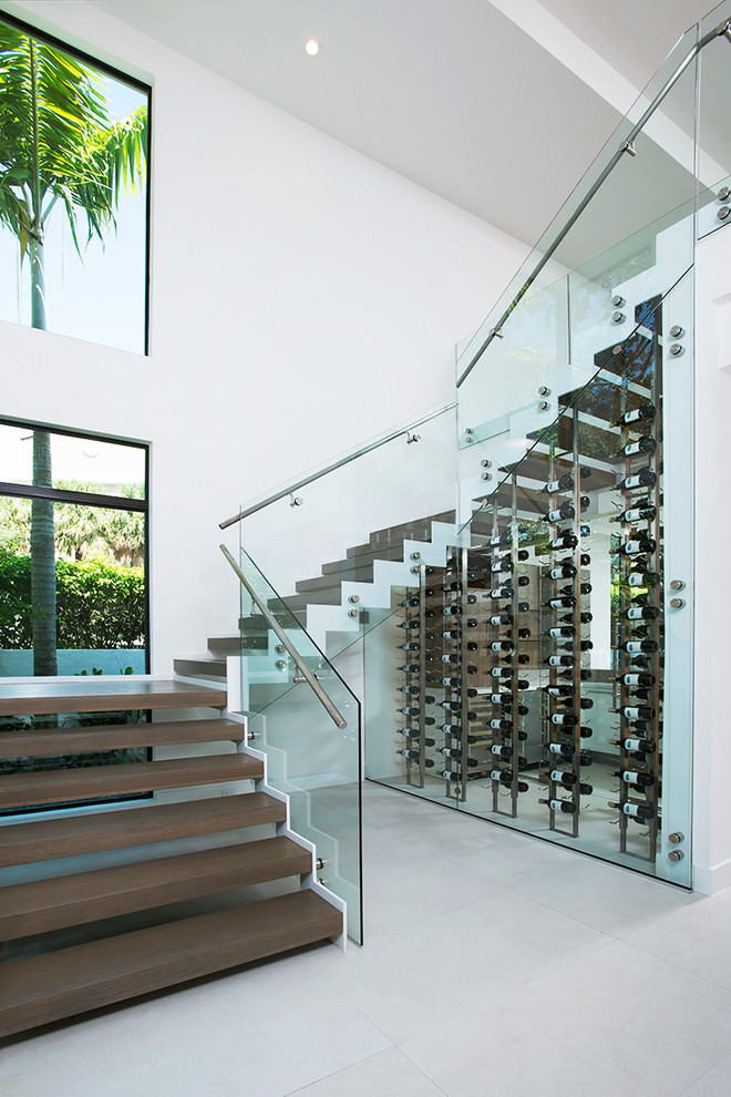 Design ideas for a modern staircase in Miami.